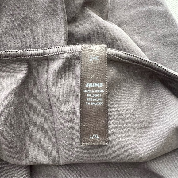 SKIMS Essential Long Sleeve Scoop Neck Bodysuit L/XL - Picture 9 of 12